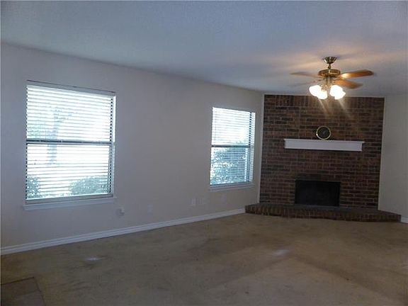 5th image of 820 Middle Cove Dr