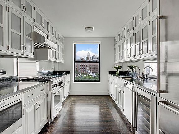3rd image of 150 W 12th St Unit 7EAST