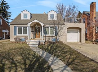 2158 Hawthorne Rd, Grosse Pointe Woods, MI 48236