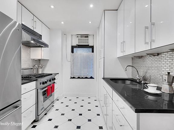 4th image of 55 Central Park N #2E