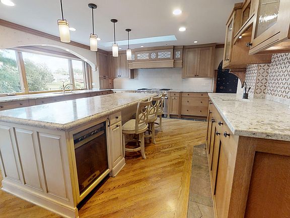 Big granite counter seats 4
