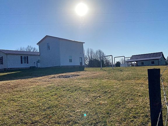 4th image of 28 Ruth Elaine Dr