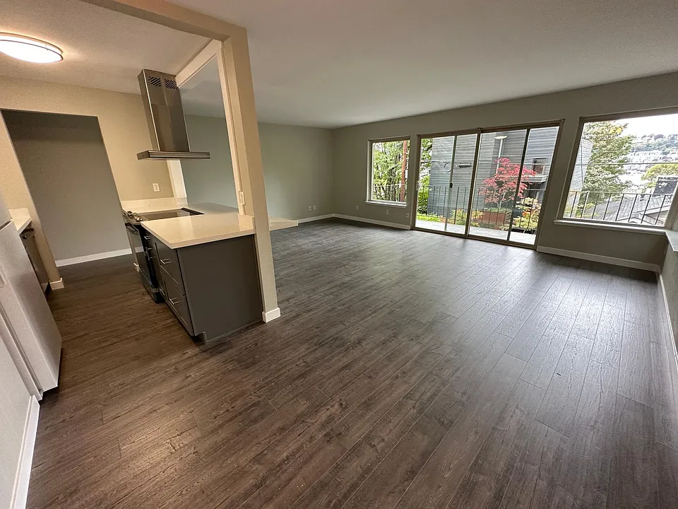 2003 Franklin Ave E #203