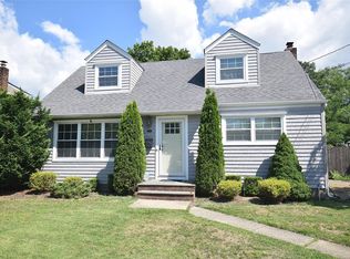 73 N Kings Ave, Massapequa, NY 11758