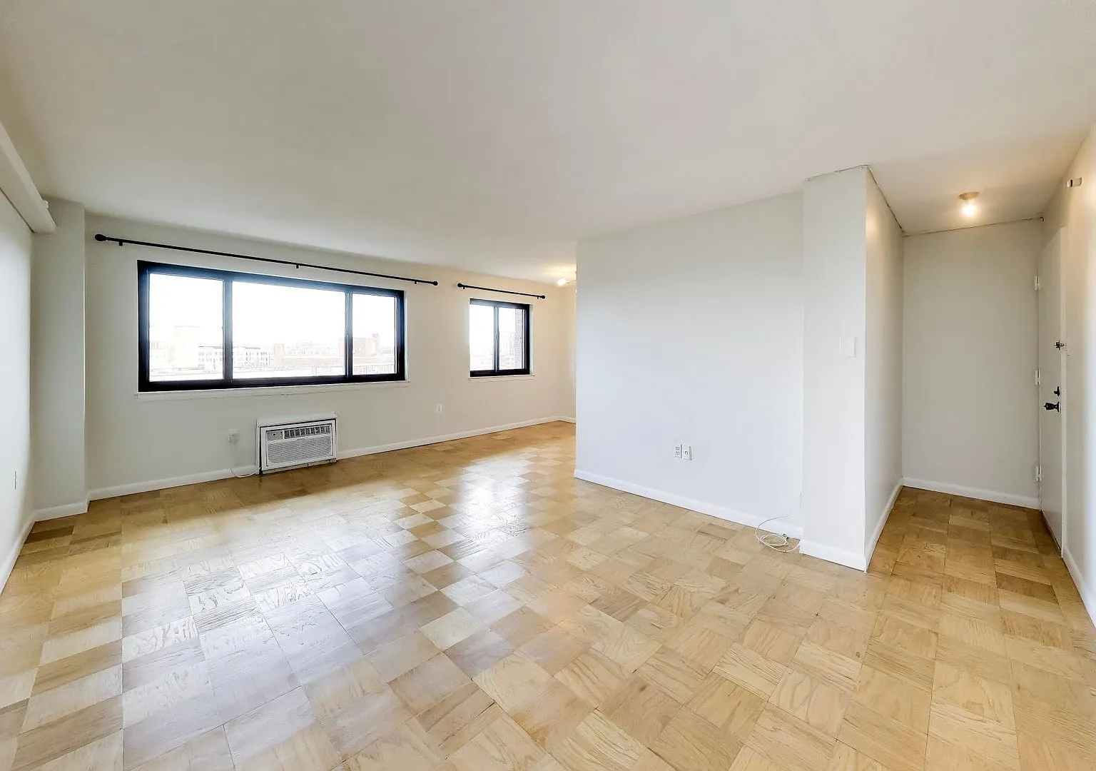 Amazing Location - 1Bed/1Bath Condo - Assigned Parking — Photo 2