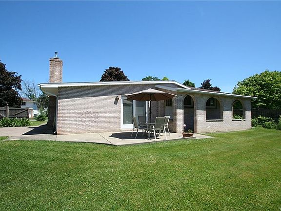 2nd image of 821 Castlebar Dr