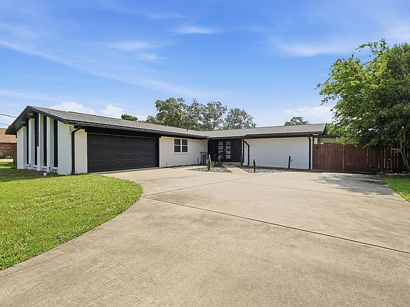 3rd image of 618 Country Club Ave