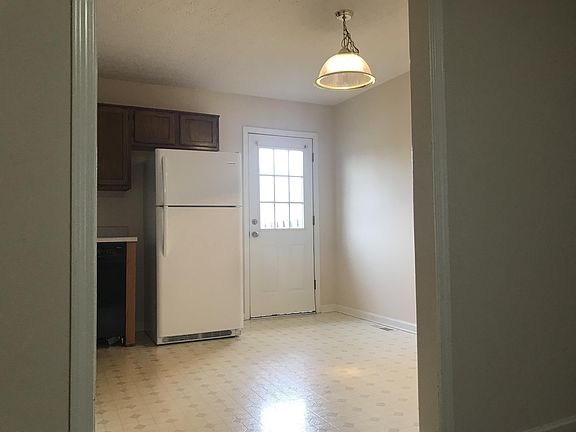 5th image of 340 Topmiller Ave #B
