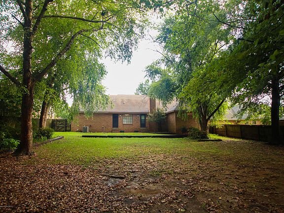 5th image of 834 White Pine Dr