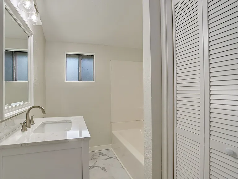 1357 Chase St #2 — Photo 15