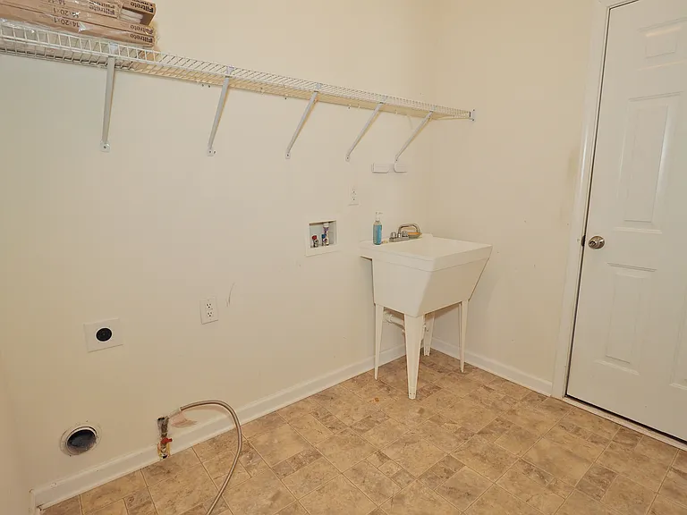 6860 Lakecrest Ct — Photo 21