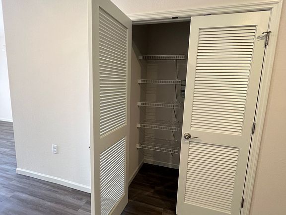 5th image of 1439 Park West Ct Unit 102