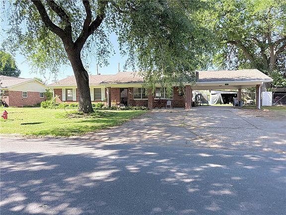 2nd image of 121 Stuart Dr