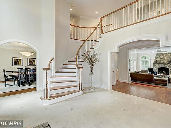 2-story Foyer
