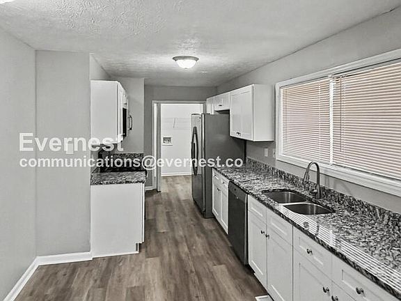 3rd image of 800 Cedar Lake Dr SE