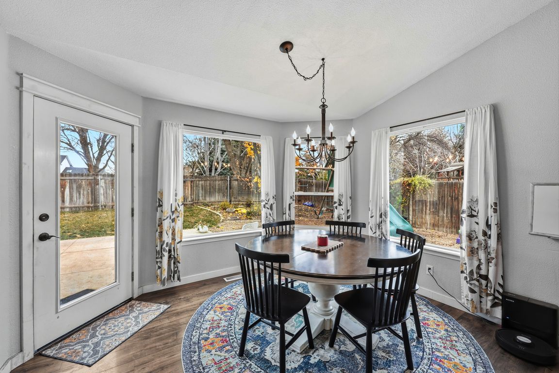 next background image