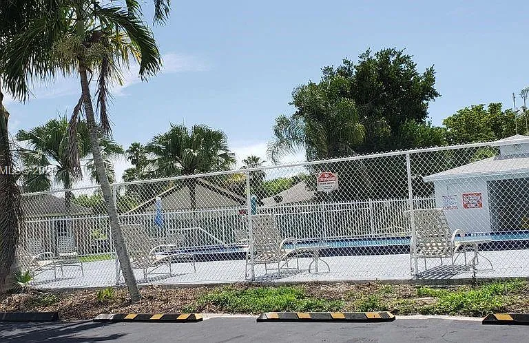 854 SW 8th Pl — Photo 28