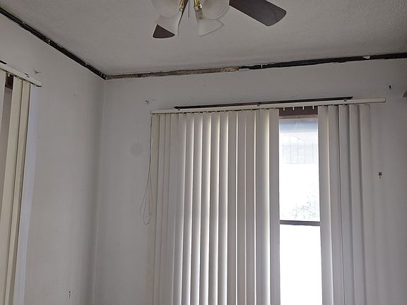 3rd image of 1045 N Monroe St