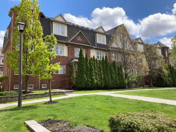 730 Neighbourhood Cir Unit 4, Mississauga, ON L5B 0B3