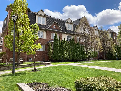 730 Neighbourhood Cir #4 Photo 1