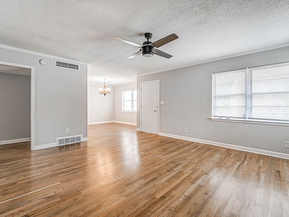 Living room/dining room