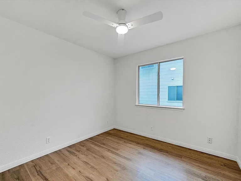 1707 Primrose Ln — Photo 23