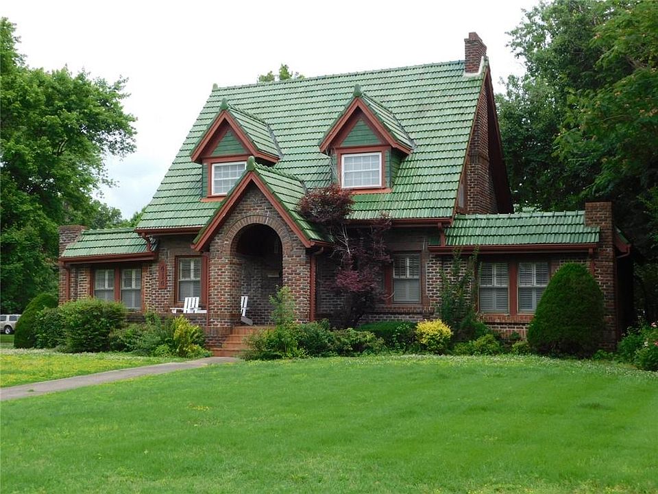 2nd image of 414 Winwood Dr