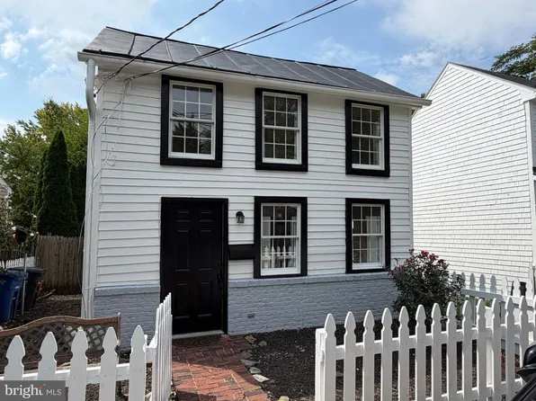 221 South St SE, Leesburg, VA 20175