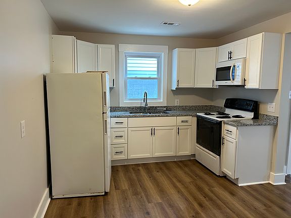 2nd image of 512 2nd Ave N #512