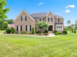 901 Hidden Pond Ln, Waxhaw, NC 28173