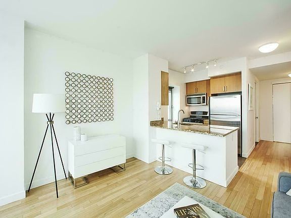 3rd image of 188 Ludlow St APT 20D