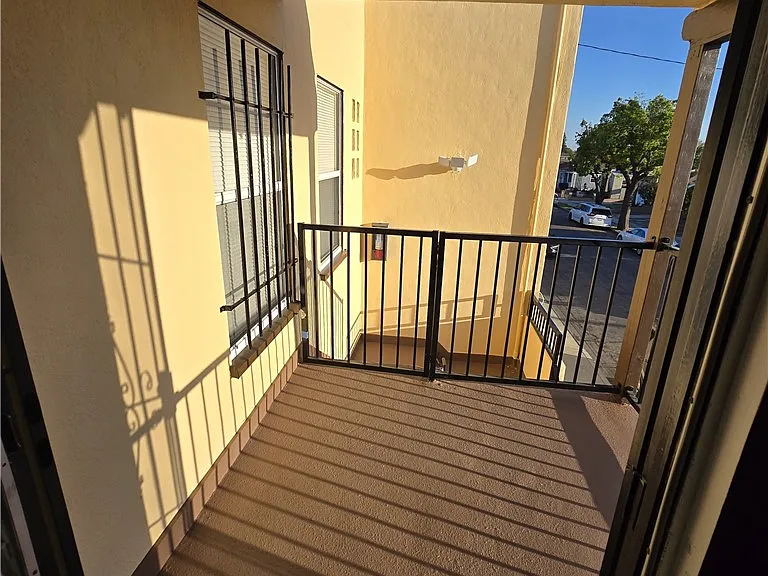 5740 California Ave — Photo 5