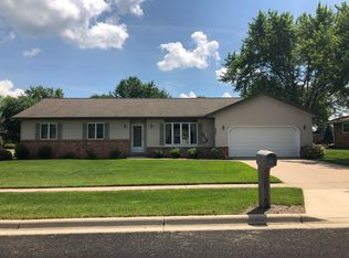 400 6th St, Waunakee, WI 53597