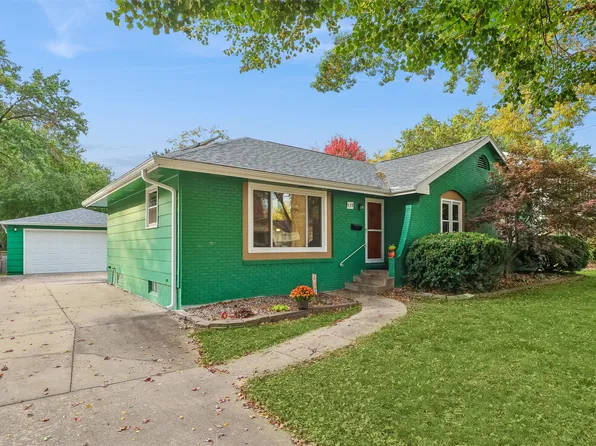 528 33rd St, West Des Moines, IA 50265