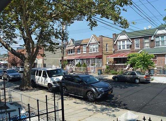 3rd image of 643 Saint Lawrence Ave
