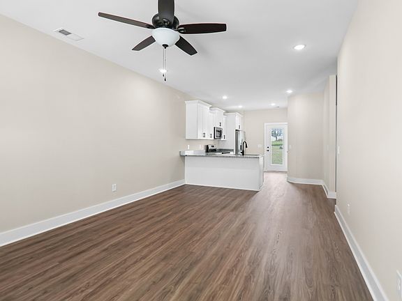 4th image of 1011 Oak St #B