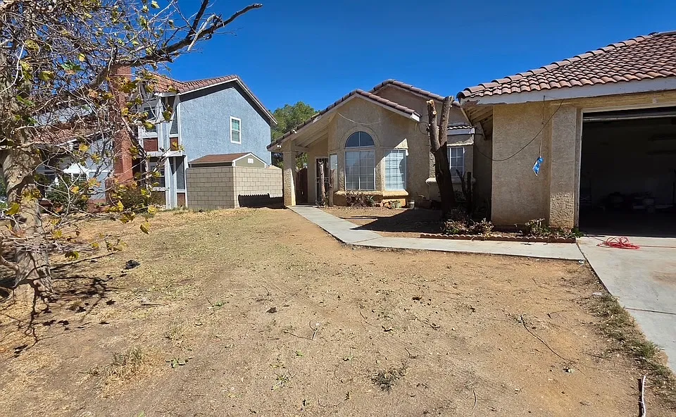 37354 Larchwood Dr