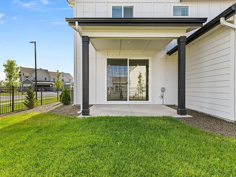1845 N Black Cyprus Ave — Photo 27