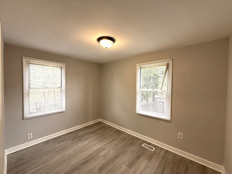 1142 Mona Dr — Photo 14