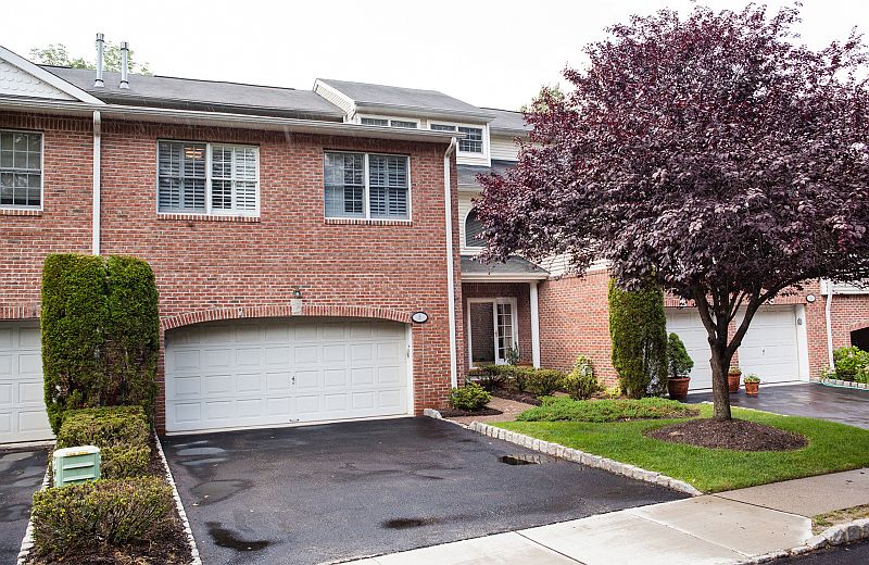 1st image of 8 Mcmanus Ct