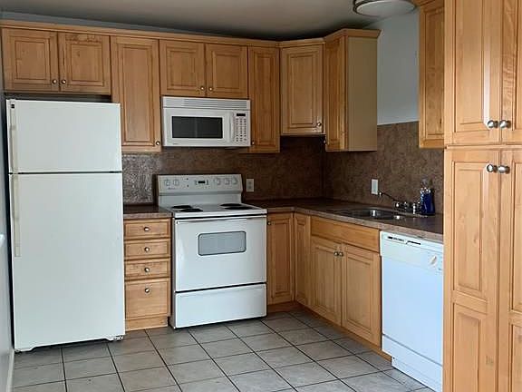4th image of 213 1st St #B