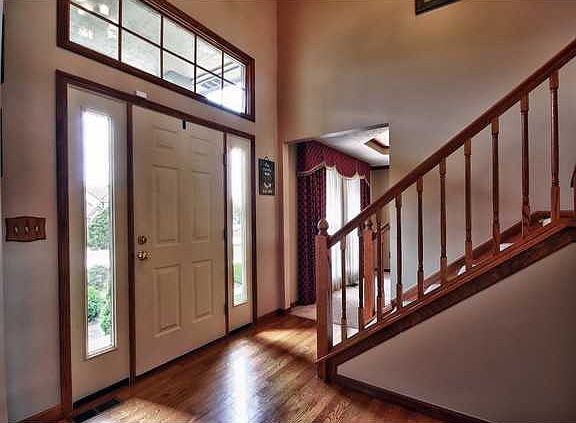 4th image of 9760 Wagonwood Dr