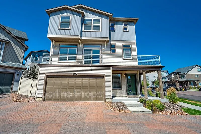 3 bed, 2.5 bath, 2200 sqft, $2,600 — Photo 2