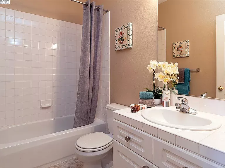 1 bed, 1000 sqft, $1,080 — Photo 2