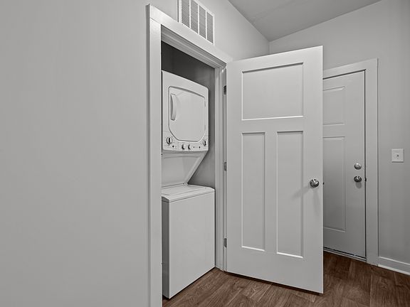 4th image of 311 Carter St APT 240