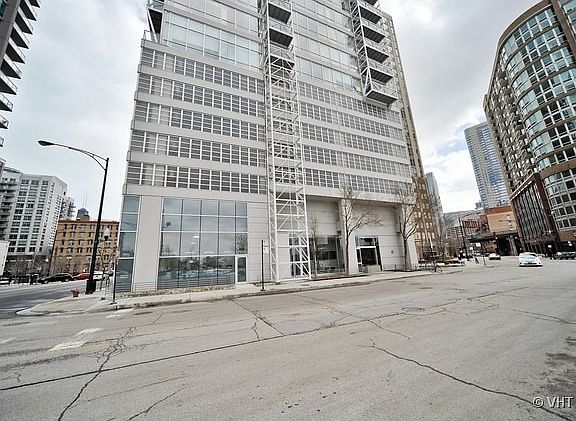 3rd image of 653 N Kingsbury St APT 1604