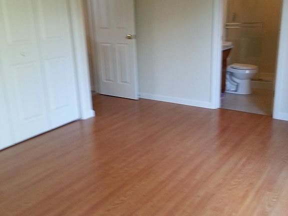 3rd image of 820 Lakeknoll Dr #Cottage