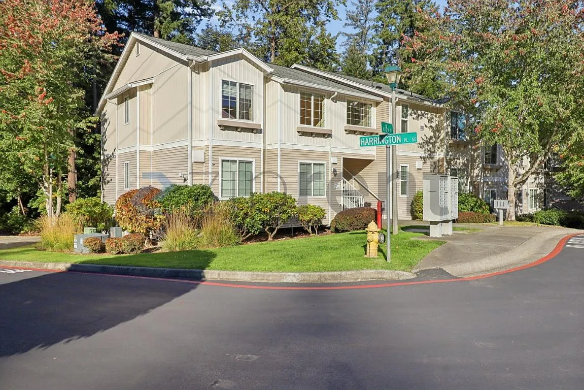 2 bed, 970 sqft, $2,400 — Photo 1