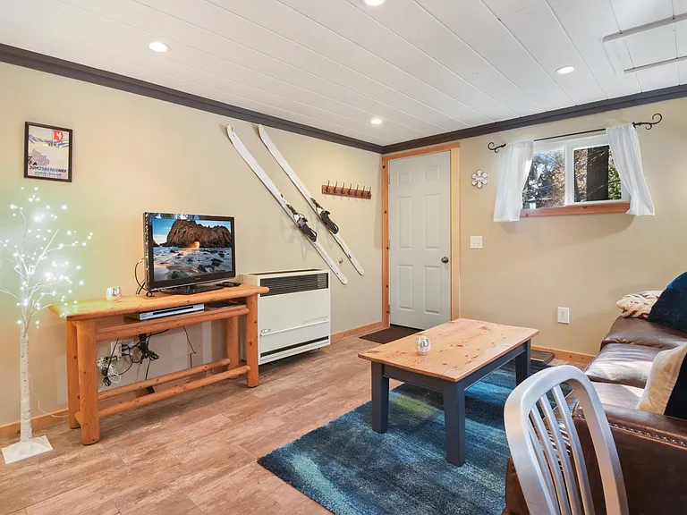 510 Pioneer Way — Photo 6