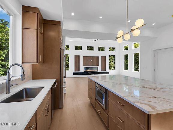 3rd image of 170 Franklin Avenue #9